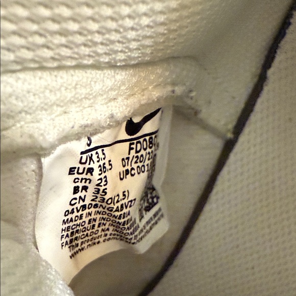 Nike White and Purple Sneakers - Picture 5 of 5